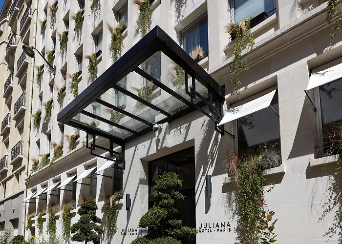 The One Alma Отель Париж