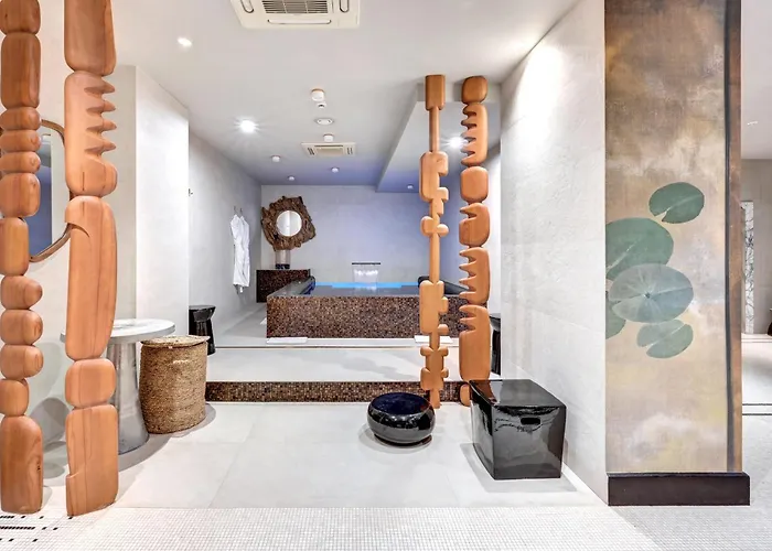 The One Alma 5* Париж