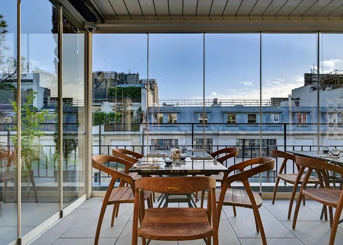 The One Alma Отель Париж