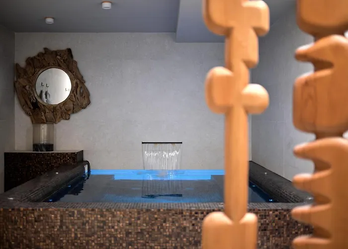 Отель The One Alma Париж