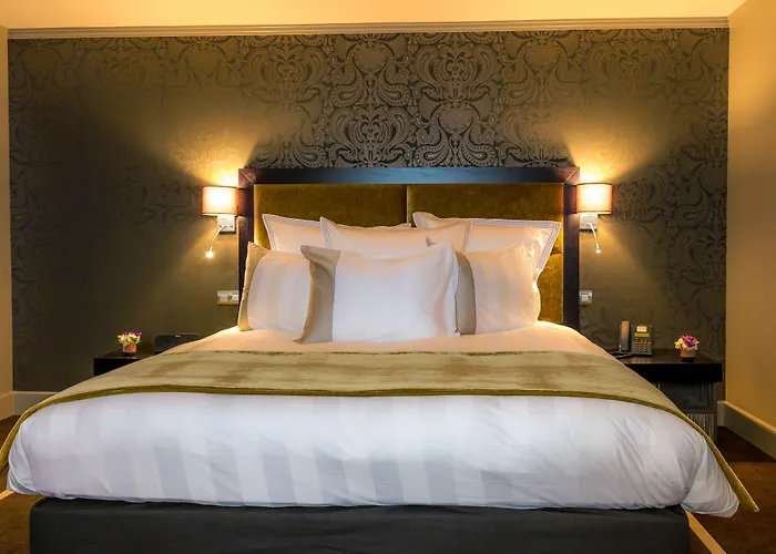 Отель The One Alma Париж