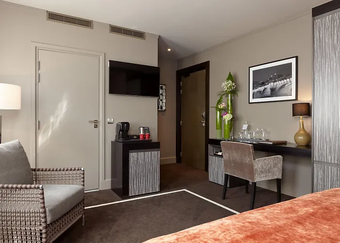 The One Alma 5* Париж