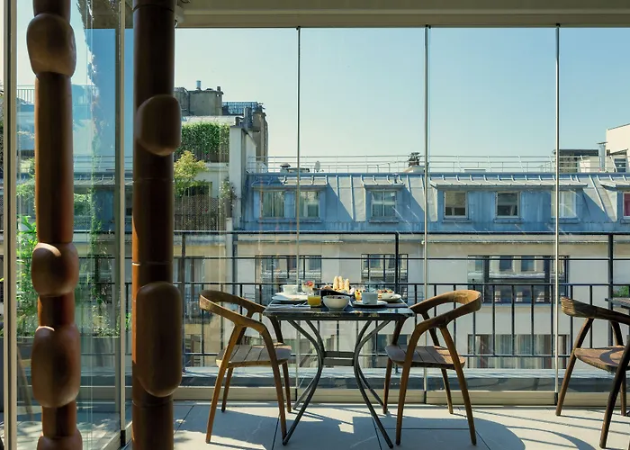 The One Alma Отель Париж