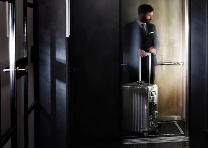 The One Alma 5* Париж